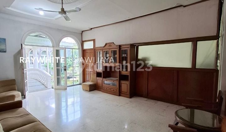 Rumah Lama Cocok untuk Usaha Komersial Area Ampera Raya 2