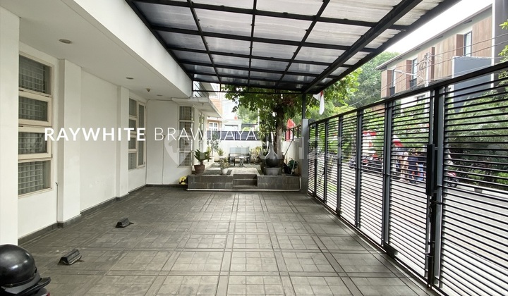 Turun Harga Rumah Siap Huni Bangunan 3 Lantai Area Pondok Indah