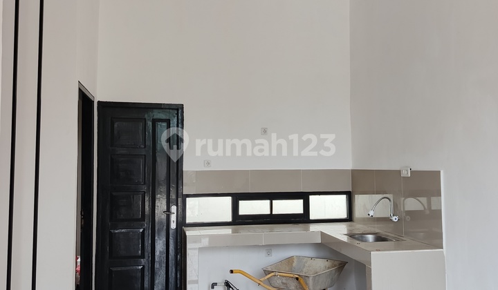 Rumah Baru Townhouse 2 Lantai Siap Huni Area Celentang Dekat Sako