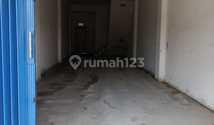 Ready-to-Use 3-Story Shop House, Spacious Parking, Roadside Location, Near Opi. 2