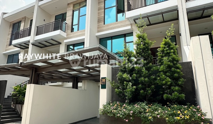 New Move-In Ready Home in a Quiet Pondok Indah Neighborhood New Move-In Ready Home in a Quiet Pondok Indah Neighborhood