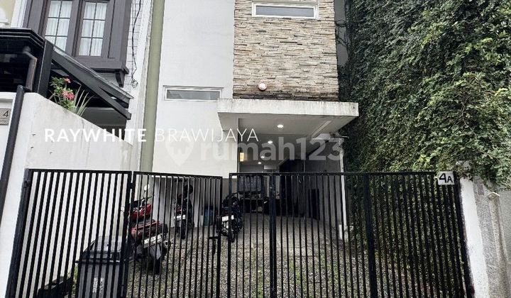 House Suitable for Coliving Area Gunawarman Kebayoran Baru