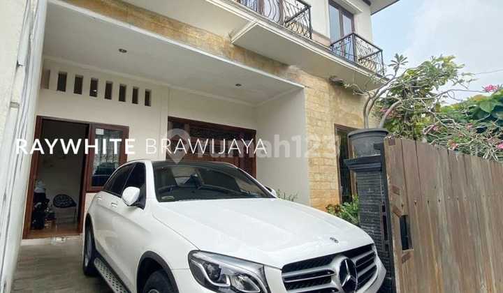 House in the Great Agricultural Complex of Lebak Bulus Indah