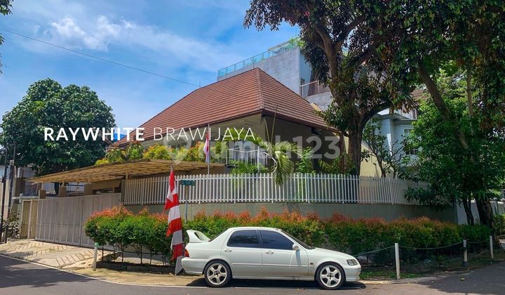 Ready-to-Occupy Home in the Prime Kebayoran Baru Area 1
