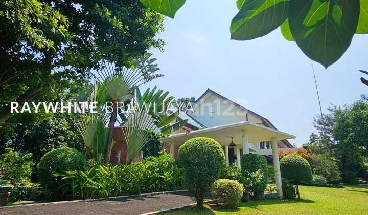 Rumah Nuansa Villa Lokasi Strategis Area Lebak Bulus 