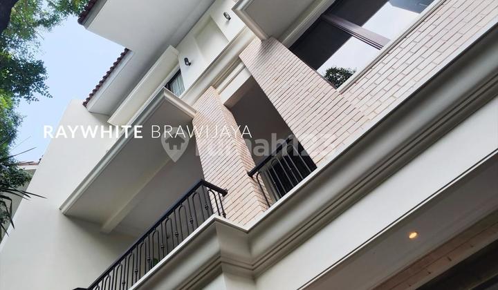 Luxury House in a Quiet Neighborhood Complex in Kemang Area