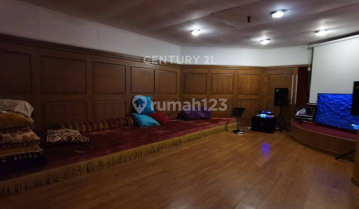 Rumah Dengan Kolam Renang 2 Lantai Di Taman Lebak Bulus R2036 2