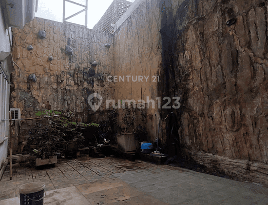 Rumah Besar Dan Luas Di Perum Curug Indah Cipinang Melayu S8326 2