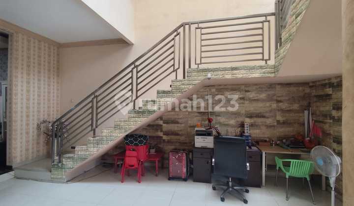 Rumah Besar Semi Furnished Jakarta Utara Akses Mudah ke Tol 2