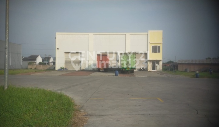 For Sale CHEAP 3 Attached Warehouses in Karawang's 3 Business Area. For Sale CHEAP 3 Attached Warehouses in Karawang's 3 Business Area.