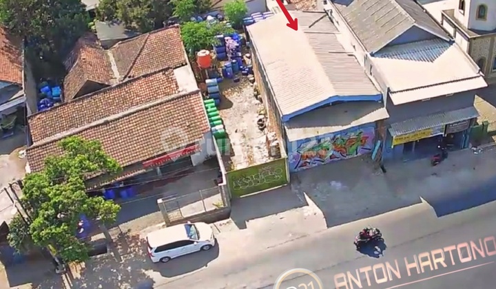 Strategic small warehouse by the side of Narogong main road.