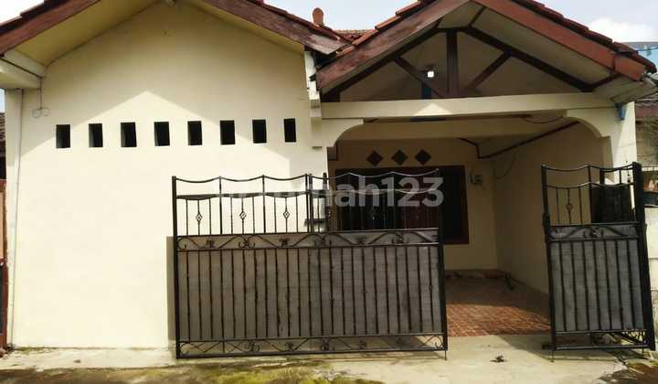 Rumah 2 Lantai Strategis di Graha Persada - Pondok Ungu 1