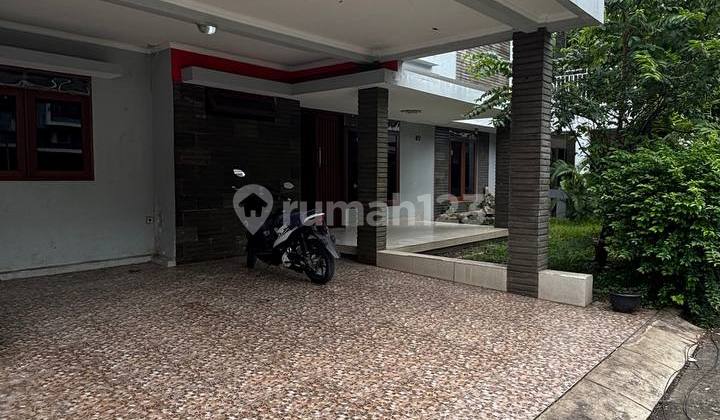 Hook House in Jatibening Bekasi Cluster - 5+1 Bedrooms, Kitchen Set, 2-Car Carport 2