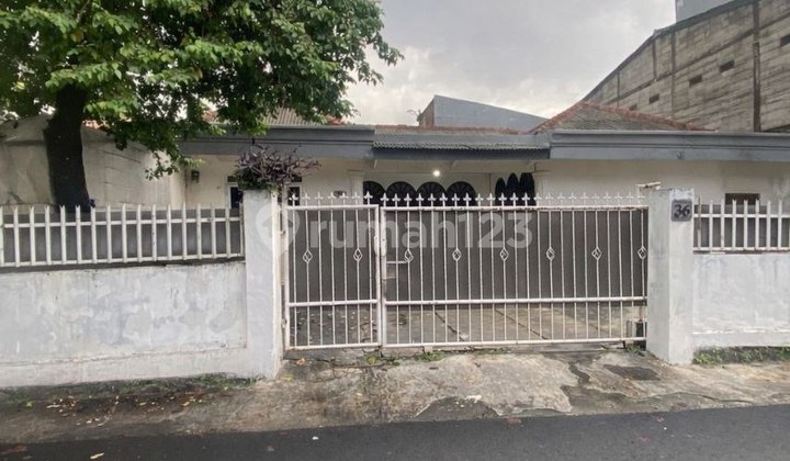 Rumah Luas di Jl. Pekayon Ragunan Pasar Minggu - Cocok untuk Kantor & Usaha