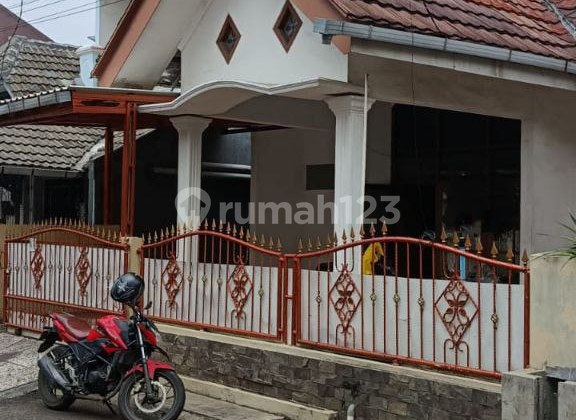 Ready to occupy, flood-free in Pondok Pekayon Indah Housing. Ready to occupy, flood-free in Pondok Pekayon Indah Housing.