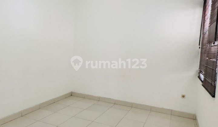 Kemang Pratama – 300m² Hook House, Open Space, Move-In Ready, Prime Location Kemang Pratama – 300m² Hook House, Open Space, Move-In Ready, Prime Location