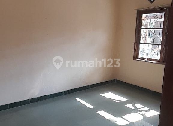 Rumah Luas Cocok untuk Kantor Modern – Strategis di Kemang Pratama! 2