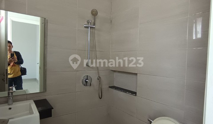 Best Deal! Dijual Rumah Modern 2 Lantai - 108 m², Carport Kanopi, Siap Huni 2