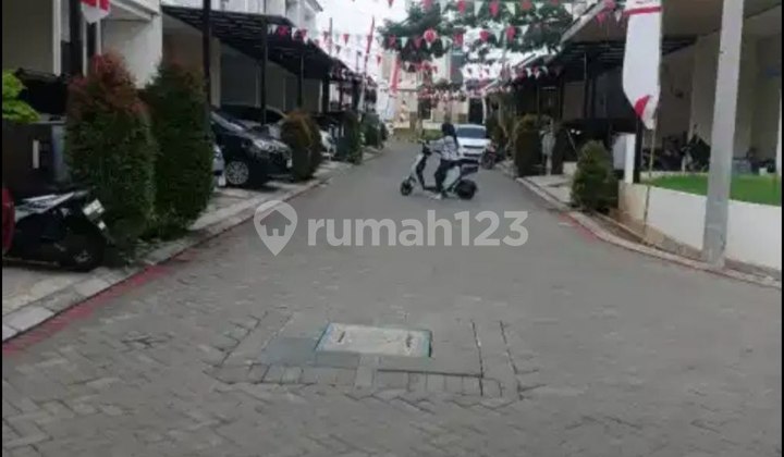 Semi-Furnished 2-Story House in Casa Arjuna Pamulang – 3 Bedrooms, Fish Pond, AC, Ready to Occupy!