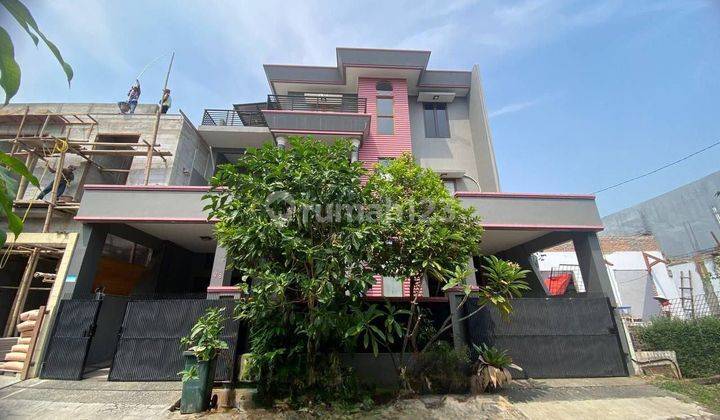 Dijual Rumah Bagus 3 Lantai Di Kemang Pratama, Bekasi  1