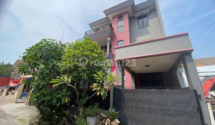 Dijual Rumah Bagus 3 Lantai Di Kemang Pratama, Bekasi  2