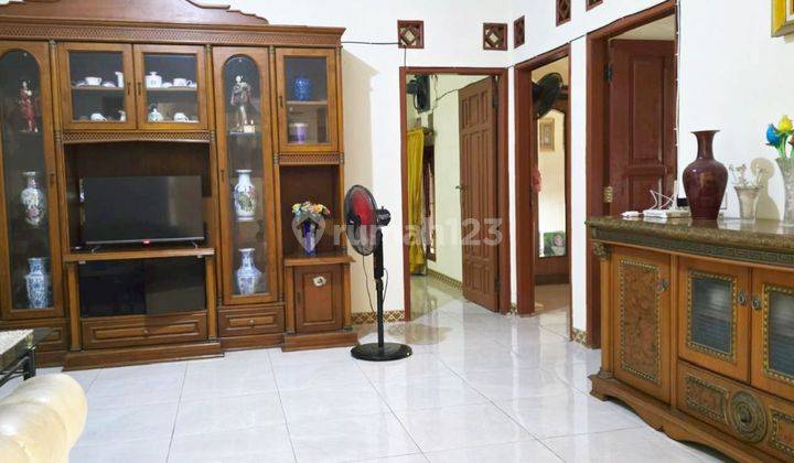 ruang keluarga dijual 2 rumah jadi 1