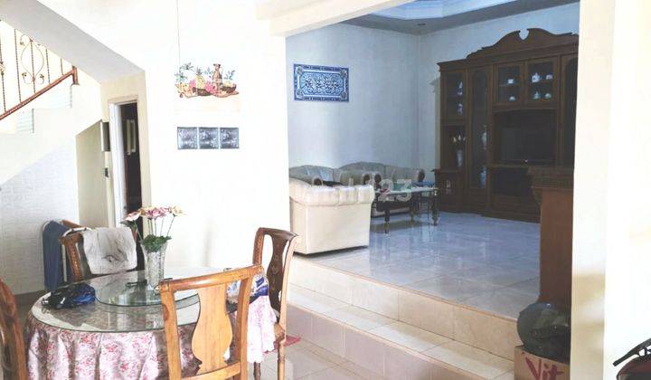ruang tamu dijual 2 rumah jadi 1
