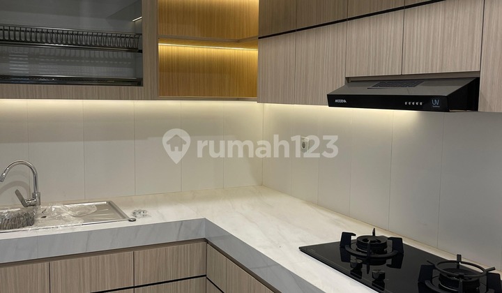 Mozart Serpong Rumah 4 KT Gress Semi Furnished Smart Home Cantik Rapi Hadap Utara Sudah di kanopi Lokasi Strategis Lingkungan Nyaman 2