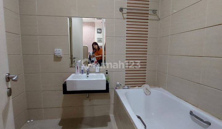 Amethyst Serpong Rumah Semi Furnished 6 Kt 3 Lantai SHM Hadap Tenggara Lengkap Rapi Cantik Siap Huni Lokasi Strategis Lingkungan Nyaman 2