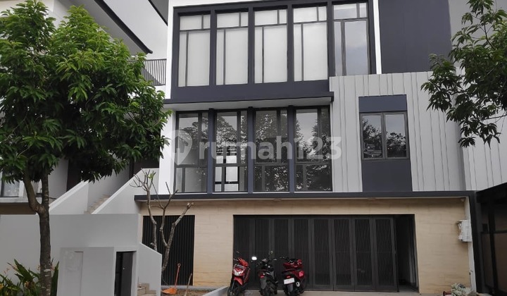 [No Cobroke] Lakewood Navapark Bsd Rumah Mewah 5 Kt Semi Furnished Hadap Timur Laut Rapi Cantik Siap Huni Lokasi Strategis Lingkungan Nyaman 2