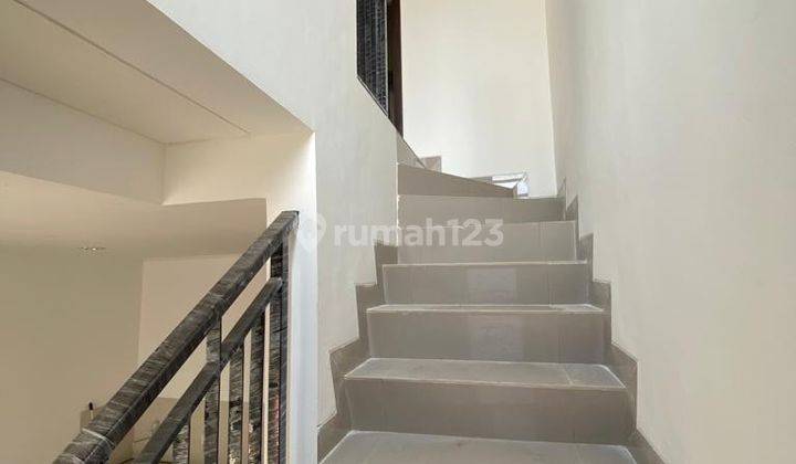 Disewakan Rumah Pik 2 Uk. 4.5x10 M Kosongan Murah 2