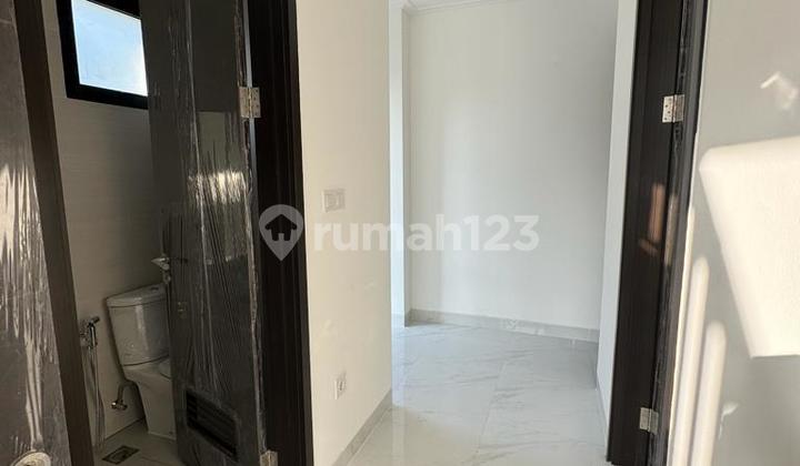 Disewakan Rumah Uk. 5X15 M2 Golf Island Pik 2 Kosongan Murah 2