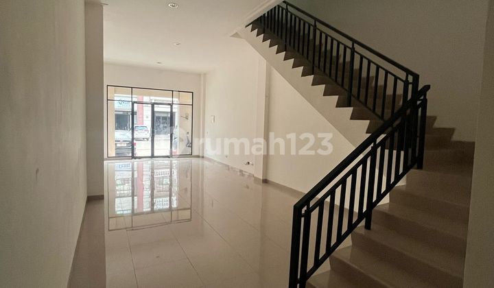 DIsewakan Ruko Osaka Standard 4.5x16,25m2 Badan Kosongan Strategis DIsewakan Ruko Osaka Standard 4.5x16,25m2 Badan Kosongan Strategis