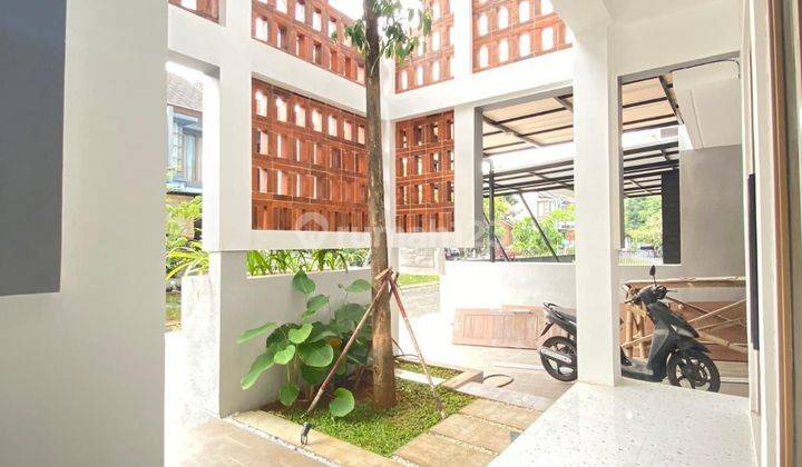 Rumah Cantik Sudah Renovasi Siap Huni Di Emerald Bintaro Jaya Dm11493
 2