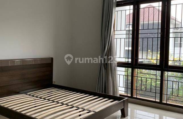 Rumah Bagus 2 Lantai Semi Furnished Area Batununggal Harga Nego  2