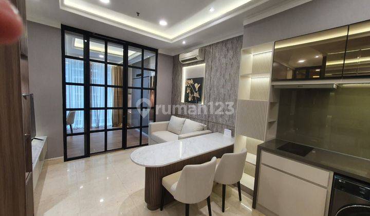 ruang makan apartemen residence 8 @senopati 2