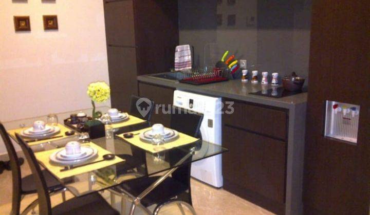 ruang makan  apartemen residence 8 @senopati 1