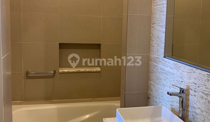 kamar mandi  apartemen residence 8 @senopati furnished