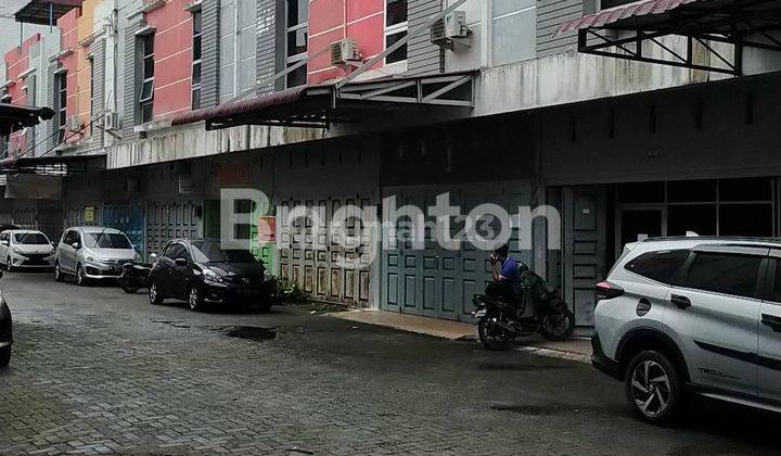 RUMAH 2.5 TINGKAT MURAH, KEREN,HOKKY, SIAP HUNI DEKAT PUSAT PENJUALAN MOBIL DI JL TRITURA 2