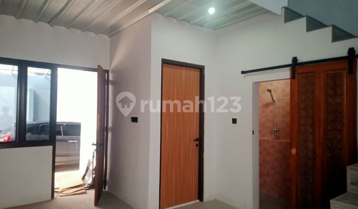 Rumah 2 Lantai Beserta 2 Unit Town ******** Kolam Renangnya 2