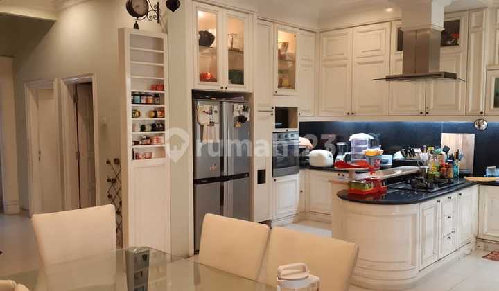 Mediterranean Pearl Townhouse Ready to Live Neat Spacious Parking in Front No House in Unit 2