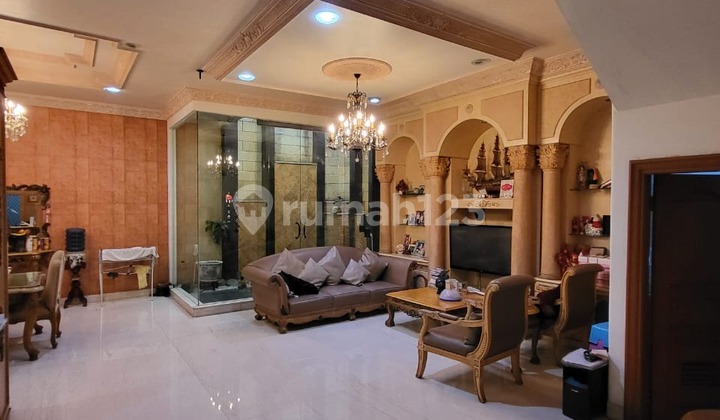 Dijual Rumah Bagus Siap Huni di Pantai Indah Kapuk. Luas 9x20m Full Furnished