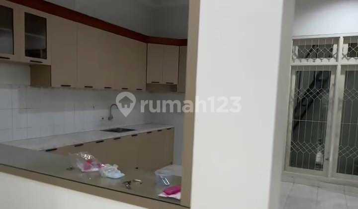 Sewa Rumah Siap Huni Di Permata Buana Hadap Taman 2