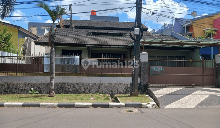 Rumah Tua 2 Lantai di Taman Aries Jakarta Barat 1