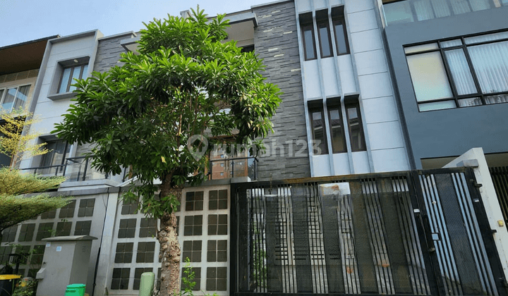 Rumah Mewah 3 Lantai di Permata Buana Jakarta Barat  1