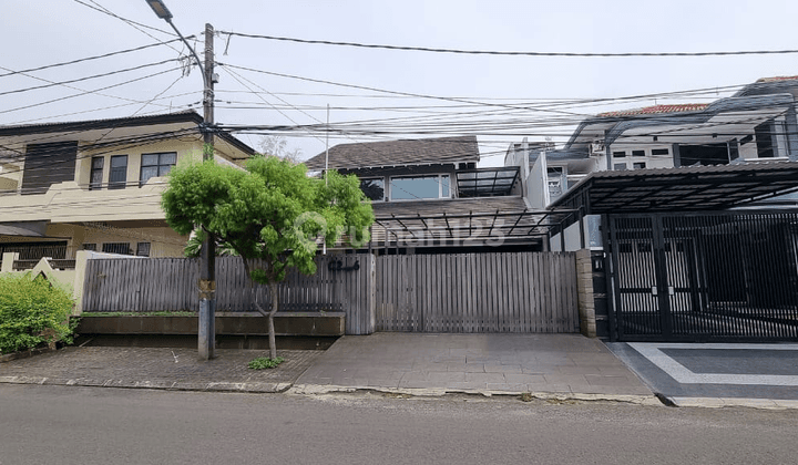 Rumah di Jalan Raya Utama Puri Indah Jakarta Barat  1