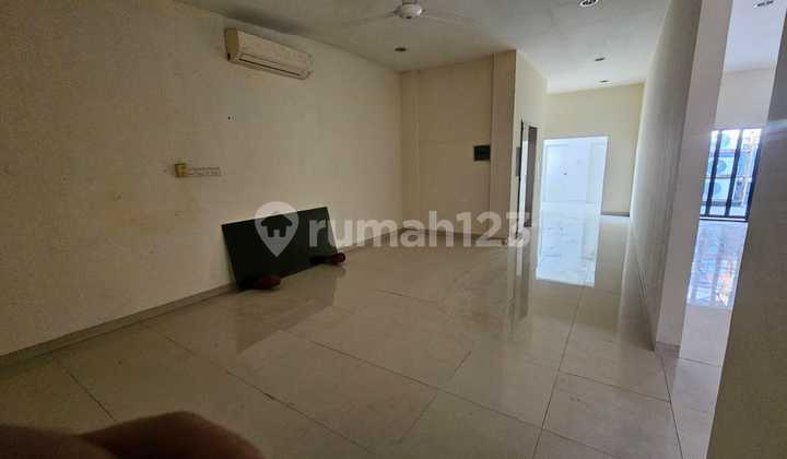 Storefront for Rent Facing Srengseng Main Road, West Jakarta 2