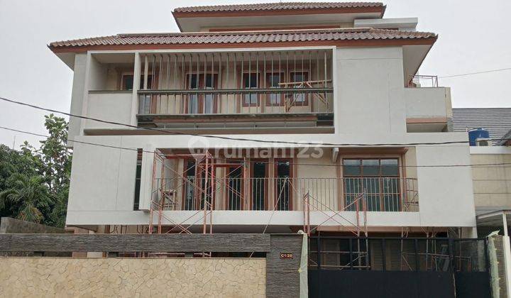 Turun Harga Rumah Mewah 4 Lantai di Taman Villa Meruya 1