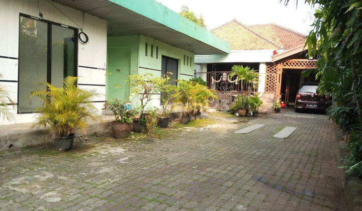 Dijual Rumah + Kios Depan Rumah di Meruya Selatan 1