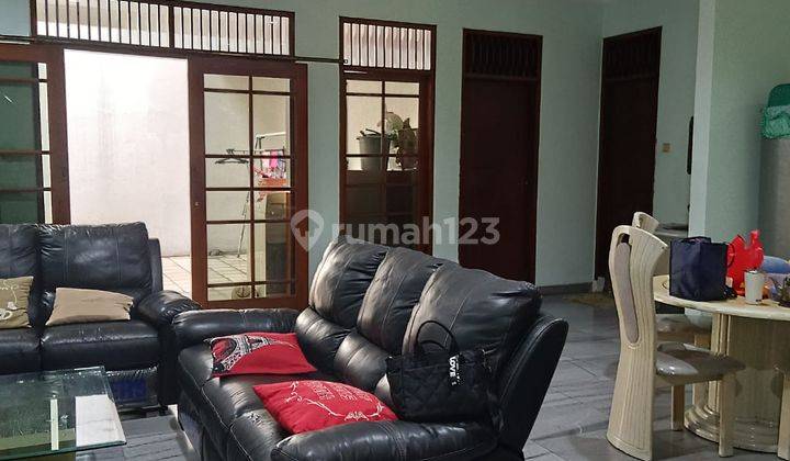 Dijual Rumah 2 Lantai di Intercon Jakarta Barat 2